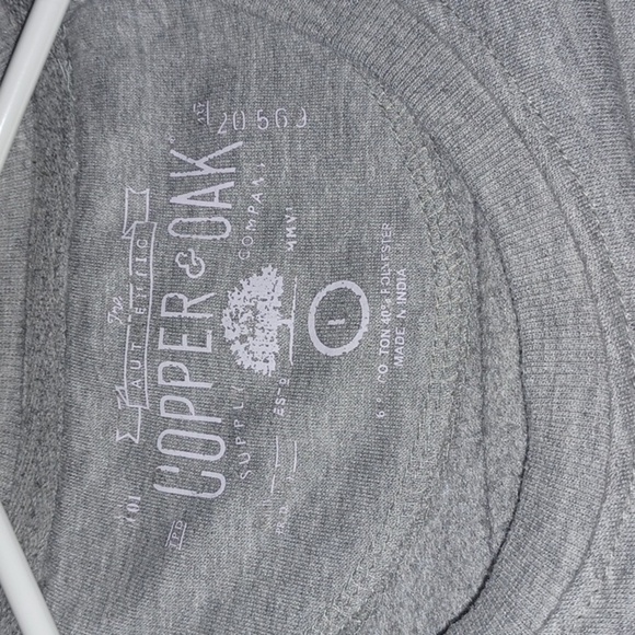 💙🌺Light Gray Crew Neck Shirt With Long Sleeves - Picture 5 of 6